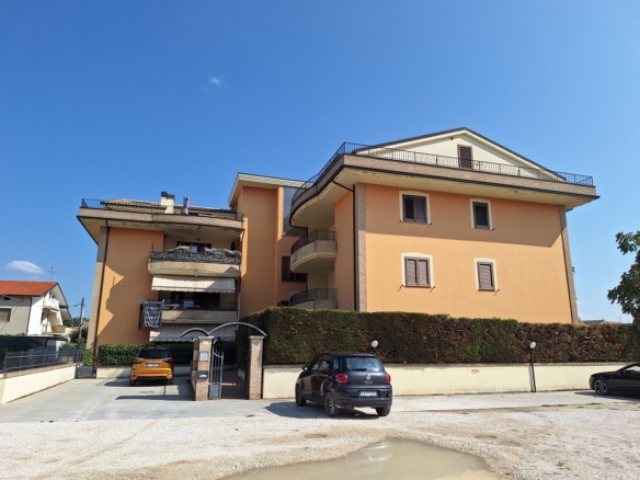 Appartamento in vendita a Zampitti